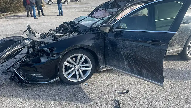 Konya'da otomobil kamyona arkadan çarptı! 2 yaralı!