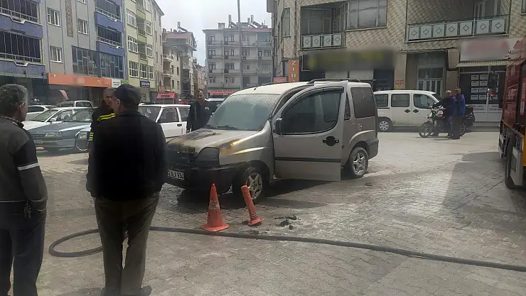 Konya'da Park halindeki ticari araçta yangın