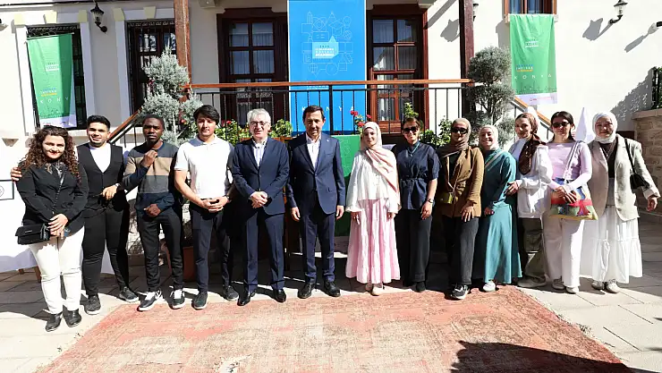 Konya'da sanat ve kültür rüzgarı: 25 ülkeden öğrenciler eserlerini tanıttı