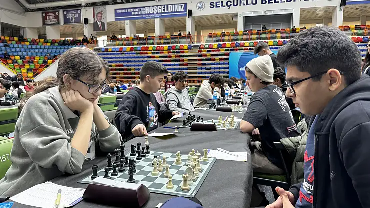 Konya'da satranç antrenörü babanın Türkiye şampiyonu kızı yeni başarılara odaklandı!