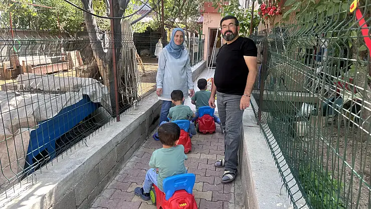 Konya'da sevgiyle büyüyen aile: Üçüzlere kucak açtılar