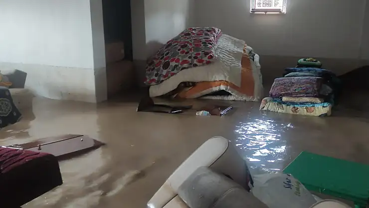 Konya'da şiddetli yağmur su baskınına yol açtı