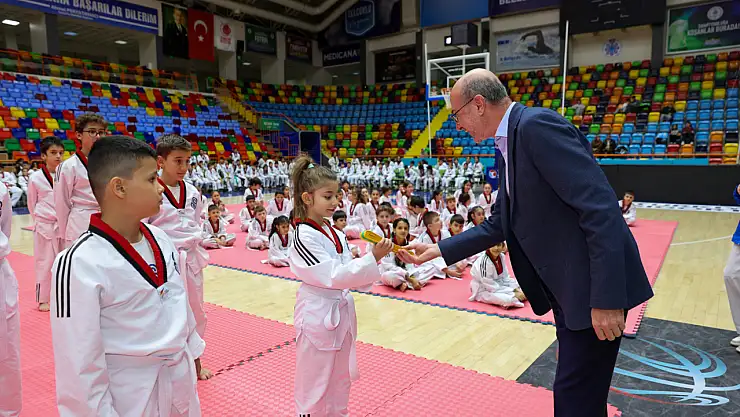 Konya'da taekwondo heyecanı: 380 sporcu kuşak için ter döktü
