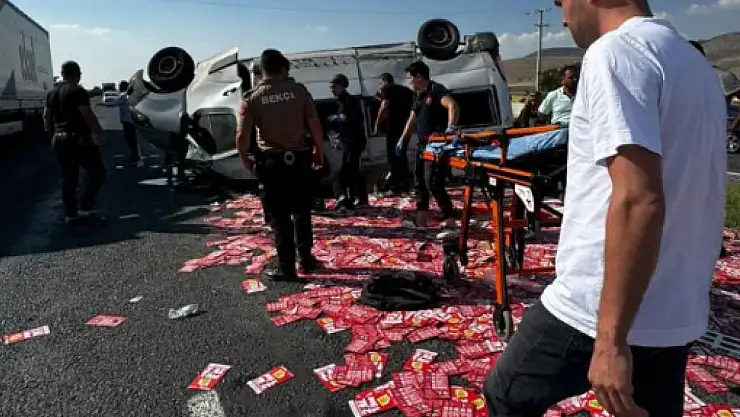 Konya'da takla atan minibüste bulunan 4 kişi yaralandı!