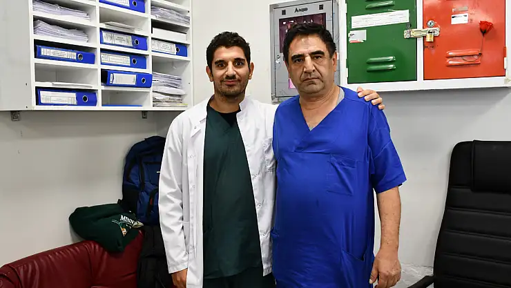 Konya'da tıp aşkı aile geleneği oldu: Baba ve oğul birlikte şifa dağıtıyor