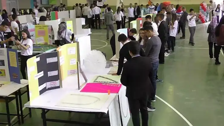 Konya'da TÜBİTAK 4006 Bilim Fuarı