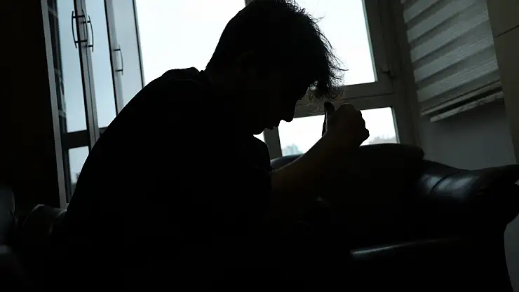 Konya'da uzmandan ailelere uyarı: Kontrolsüz sosyal medya kullanımı riskleri artırıyor