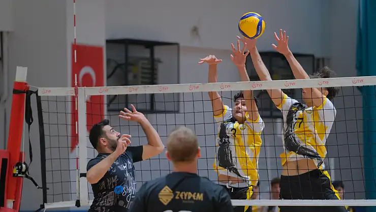 Konya'da voleybol coşkusu: Büyükşehir güçlü başladı