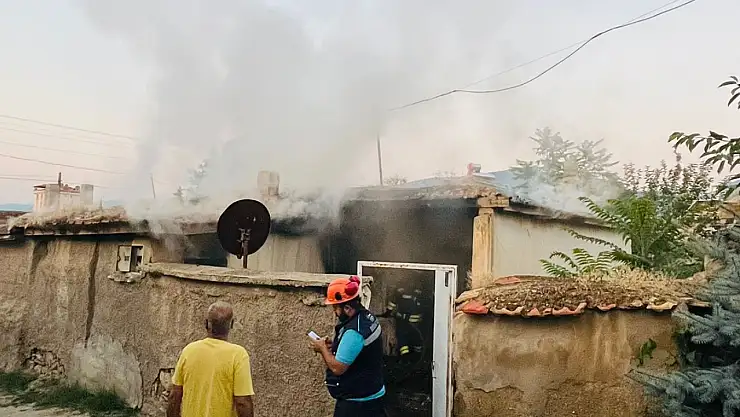 Konya'da yanan ev kullanılamaz hale geldi