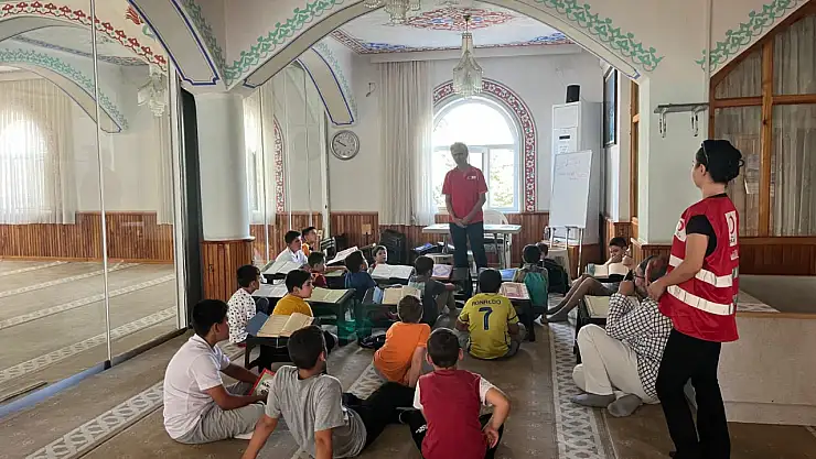 Konya'da yaz kursu öğrencilerine Kızılay'dan seminer