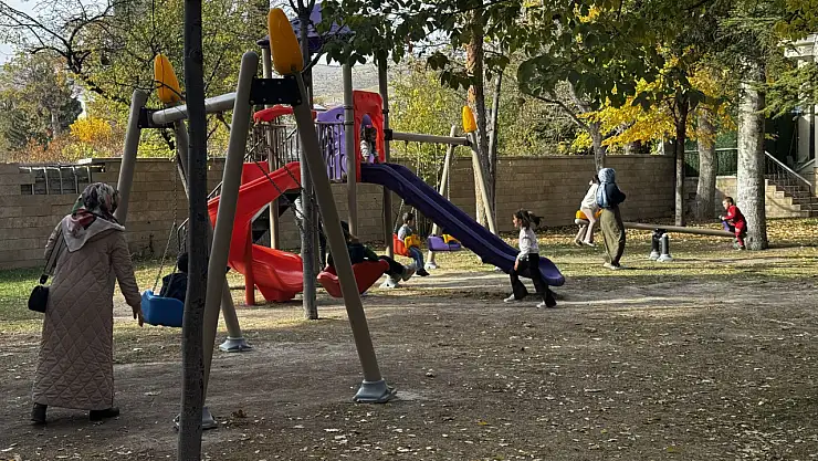 Konya'da yazdan kalma hafta sonu yoğunluğu: Meram sonbaharın renkleriyle büyüledi