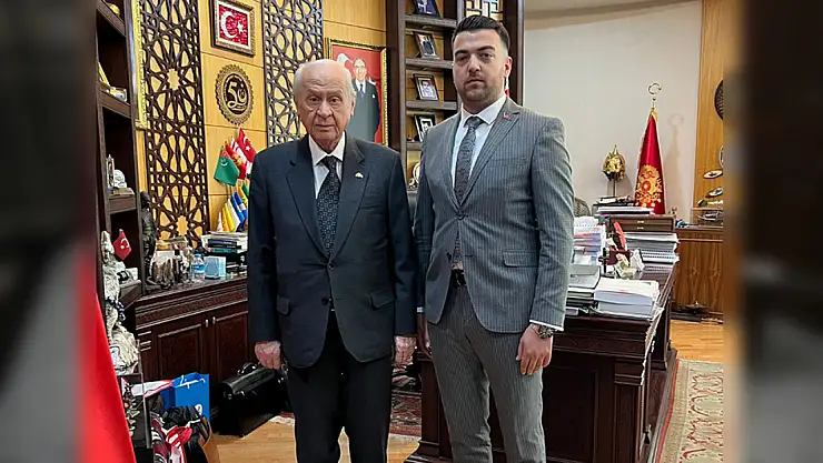 Konya'da yılın genç iş insanı seçilen Alperen Sezer, MHP'den aday adayı oldu