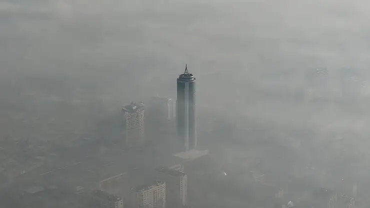 Konya'da yoğun sis etkili oldu: Binalar görünmez hale geldi