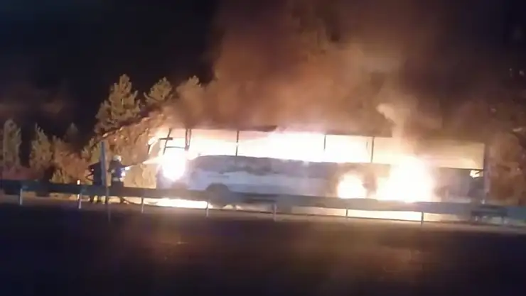Konya'da yolcu otobüsü alevlere teslim oldu!
