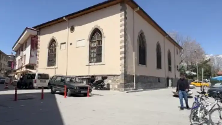 Konya'daki Asırlık Zaman Göstergesi: Hacı Hasan Camii ve Güneş Saati