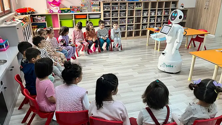Konya'daki insansı robot, otizm eğitiminde ezber bozdu