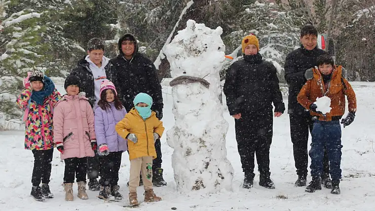 Konya'daki kar çocuklara yaradı: Doyasıya eğlendiler!