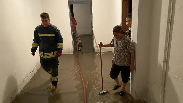 Konya'daki o ilçeyi sel bastı!