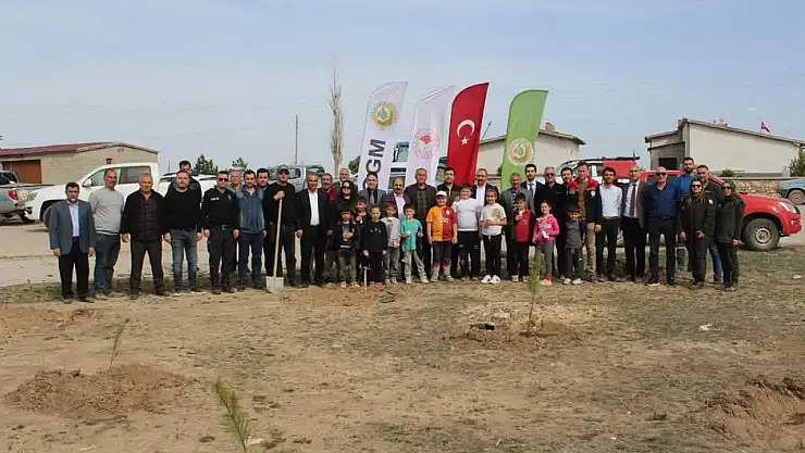 Konya'daki o mahallede fidanlar toprakla buluştu