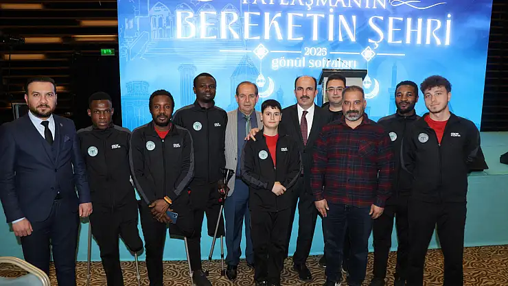 Konya'daki özel gereksinimli bireyler iftarda buluştu