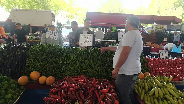 Konya'daki pazar yerlerinde yoğunluk var, alıcı yok!