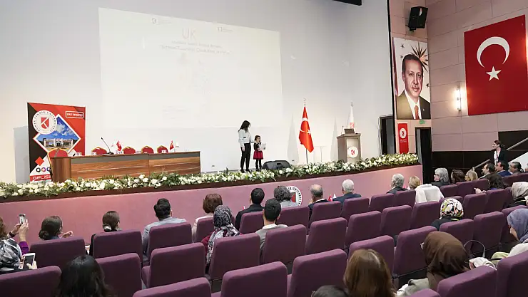 Konya'daki sempozyuma minik Elif Sare damga vurdu