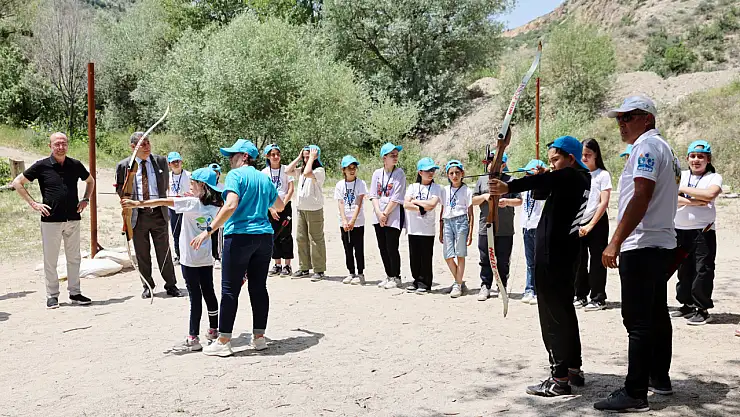 Konya'daki Sille Tabiat Okulu eğlendirirken öğretiyor!