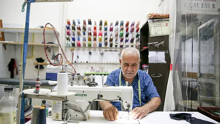 Konya'daki terzi, bu hastalıkla mücadele edenlerden ücret almıyor!