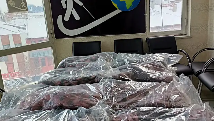 Konya Görmeyenleri Koruma Derneğinden afet bölgesindeki depremzedelere destek