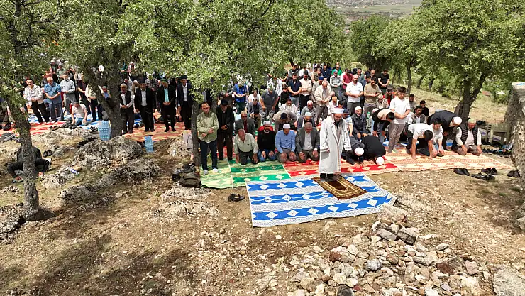 Konya Güneysınır'da çiftçiler yağmur duasına çıktı!