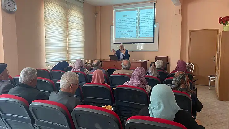 Konya hacı adaylarına uygulamalı hac eğitimi