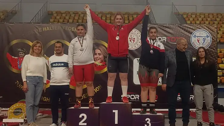 Konyalı halterciler madalyaları topladı!