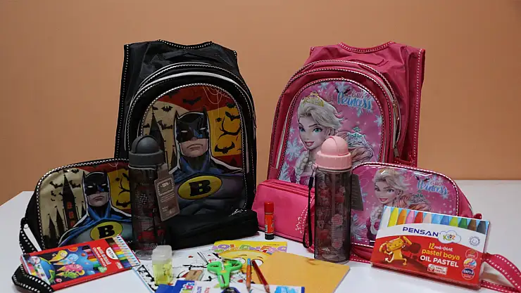 Konya'nın En Mütevazi İlçesinden Örnek Hizmet: Çanta ve Kırtasiye Yardımı Yapıyor