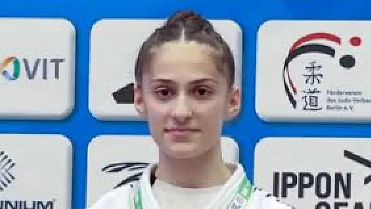 Konya'nın gururu Fatma Zehra Berlin'de şampiyon oldu