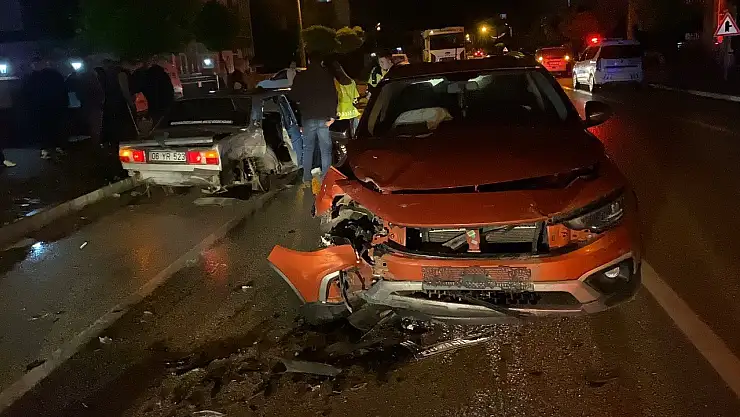 Konya'nın Kulu ilçesinde iki otomobil çarpıştı: 2 yaralı