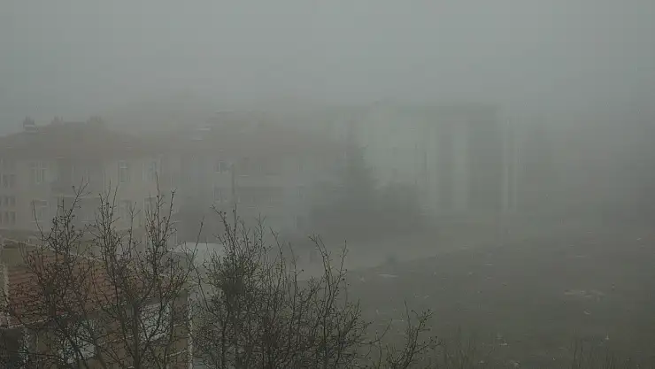 Konya'nın Kulu ilçesinde yoğun sis etkili oldu