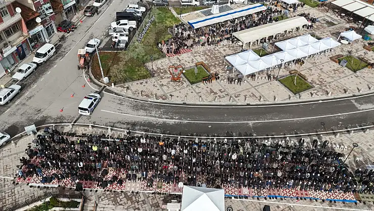 Konya'nın kurak topraklarına umut olmak için eller semaya uzandı