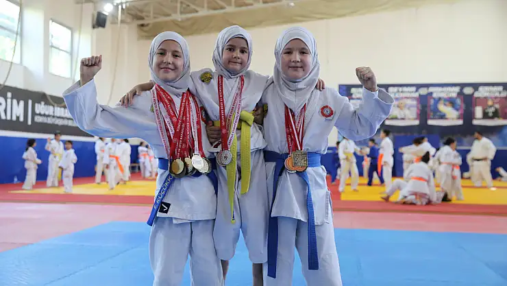 Konya'nın minik judocuları: 3 kız kardeş milli forma hayalini kuruyor