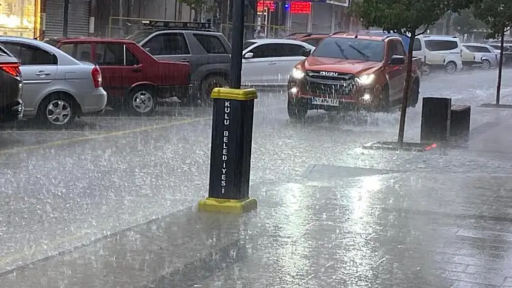 Konya'nın o ilçesinde sağanak yağış ve dolu hayatı olumsuz etkiledi