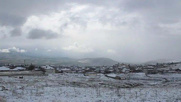 Konya'nın o ilçesine kar yağdı!