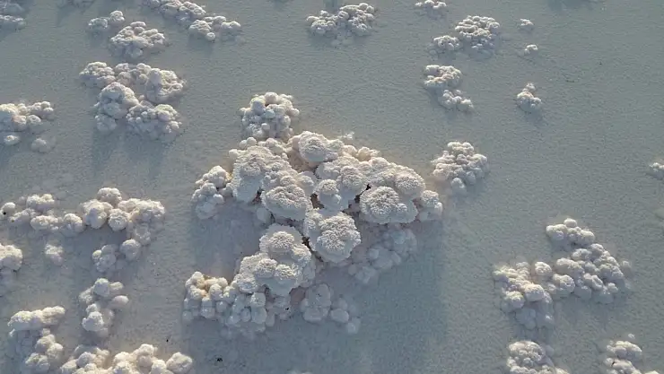 Konya'nın yanı başındaki 'Pamukkale' ziyaretçi akınına uğruyor