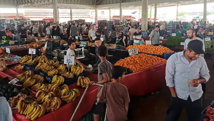 Konya pazarlarında sebze meyve fiyatları el yakıyor: Çilek 180, erik 200 TL!