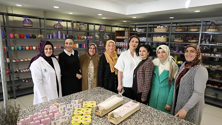 Konya protokol eşlerinden 'Atölye Karatay'a ziyaret