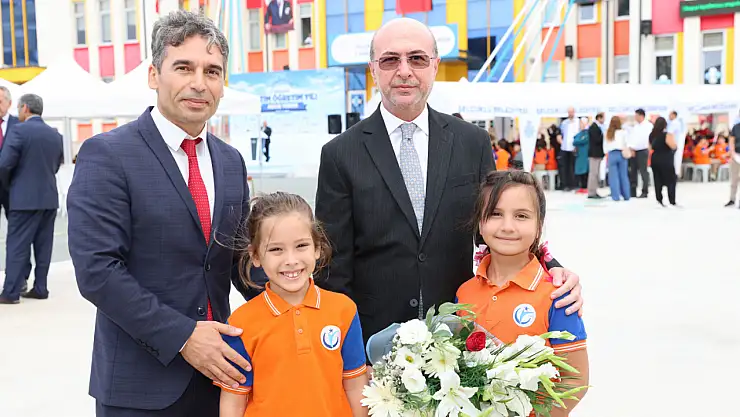 Konya Protokolü, öğrencilerin ilk ders zili heyecanını paylaştı