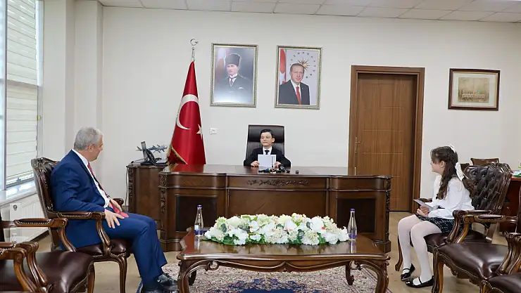 Konya Valisi  23 Nisan'ı kutladı