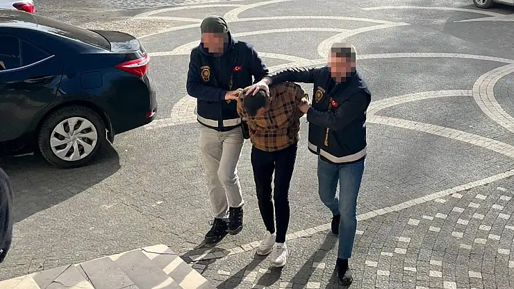 Konya'da enselendi! Valizden tam bin 400 tane çıktı