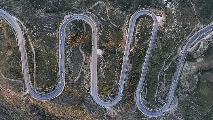 Konya'yı Akdeniz'e bağlayan Demirkapı Tüneli ve kıvrımlı yol havadan görüntülendi
