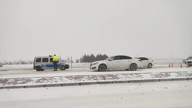 Konya'yı çevre illere bağlayan yollar kapatıldı!