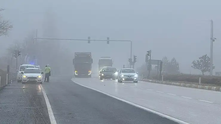 Konya'yı saran sis kazaları beraberinde getirdi