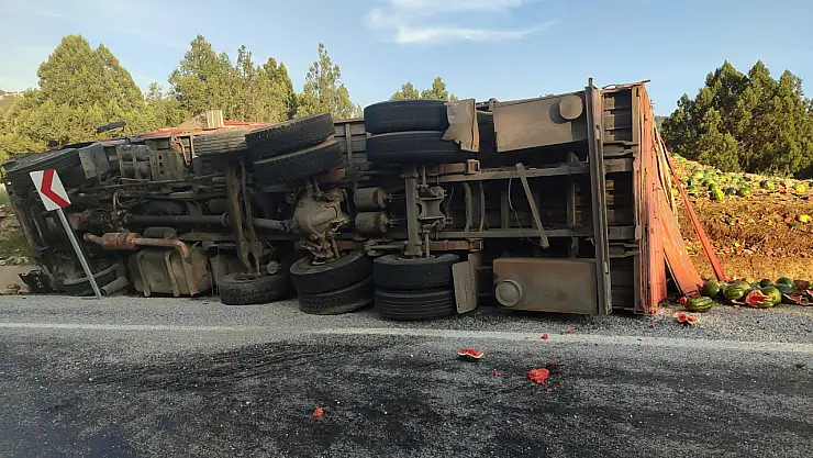 Konya yolu karpuzla kaplandı